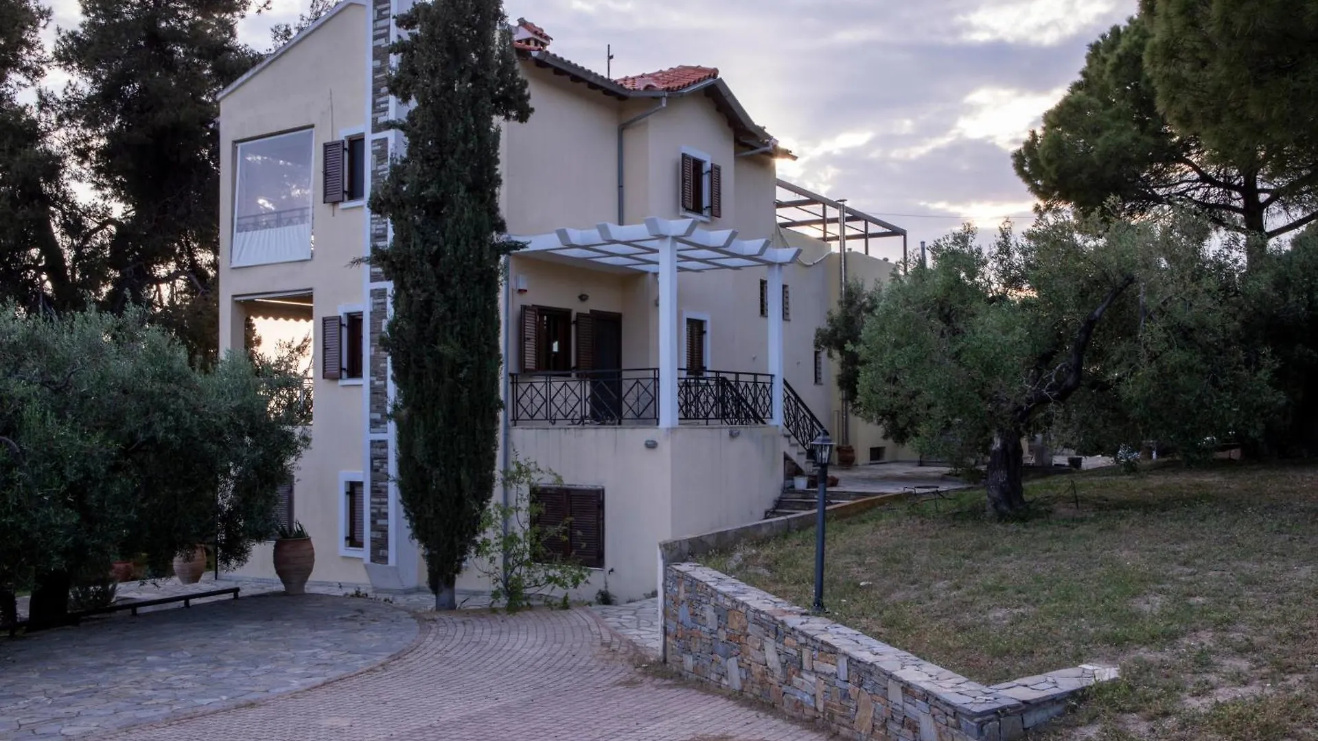 3 Olive Trees -Retreat House Villa Ormilia