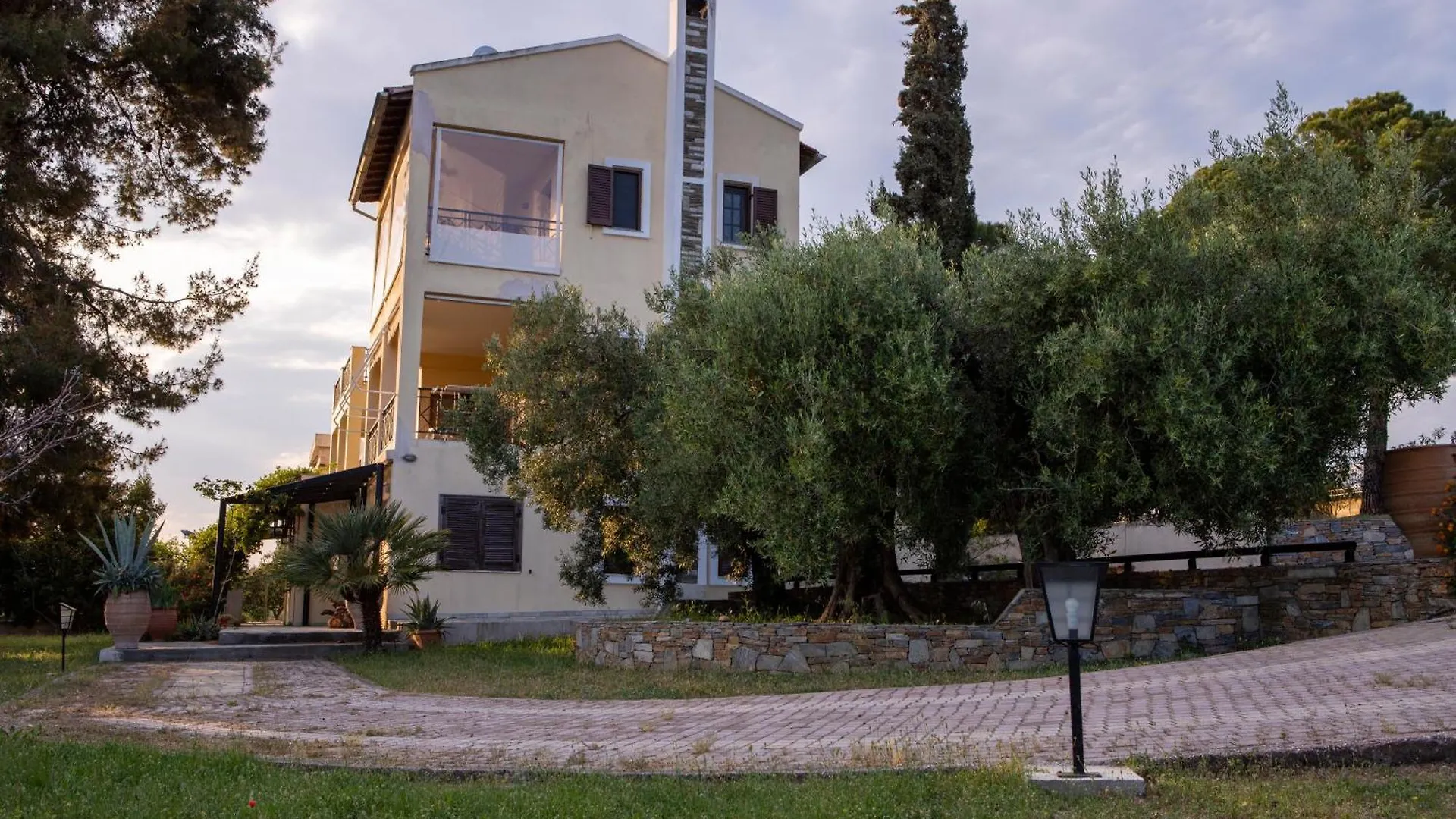 3 Olive Trees -Retreat House Villa Ormilia 0*,  Greece
